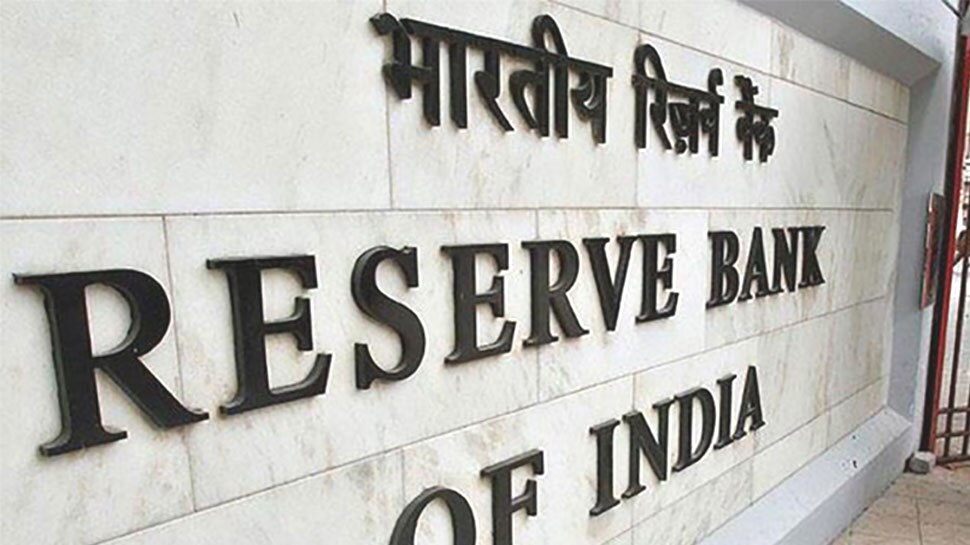 RBI के डिप्टी गवर्नर की दौड़ में पात्रा, 3 अर्थशास्त्री और IAS अफसर भी शामिल