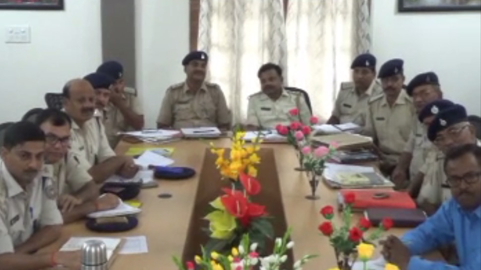 झारखंड विधानसभा चुनाव के देखते हुए पाकुड़ में पुलिस पदाधिकारियों की अहम बैठक