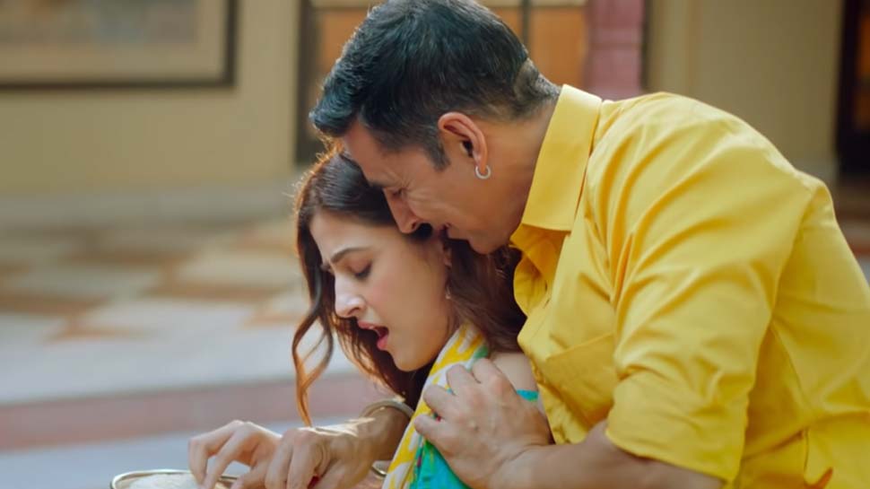 अक्षय का पहला म्यूजिक VIDEO वायरल, कृति सेनन की बहन के साथ आए नजर