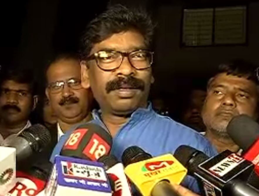 रांची: लालू से मिले हेमंत सोरेन, BJP बोली- CM पद के लिए घुटने टेक रहे JMM कार्यकारी चीफ