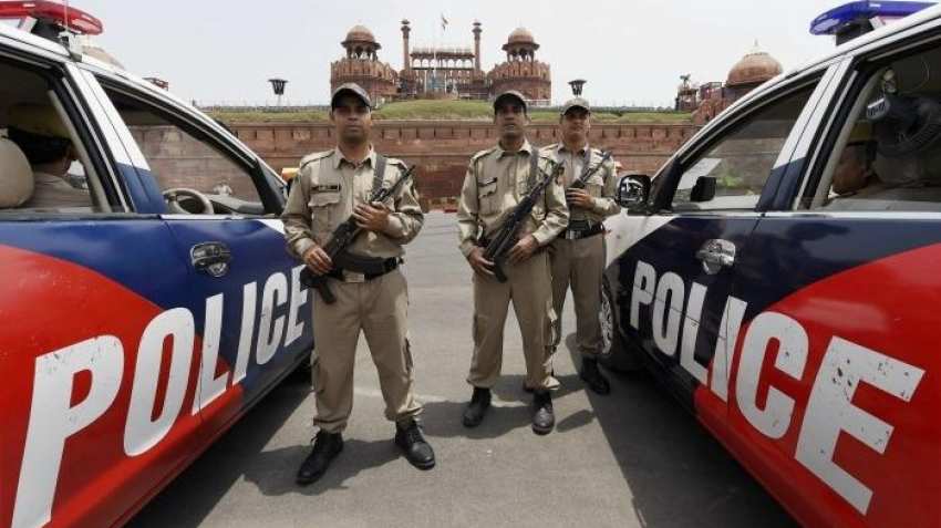 तीस हजारी कोर्ट हिंसा: दिल्ली पुलिस और वकीलों की टीम ने की उपराज्यपाल से मुलाकात, वार्ता जारी