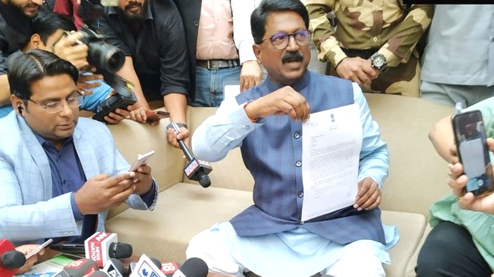 शिवसेना नेता अरविंद सावंत का मोदी कैबिनेट से इस्तीफा, कहा- केंद्र में बने रहना नैतिक रूप से सही नहीं