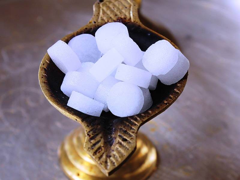 ଶାରୀରିକ ସମସ୍ୟା ଦୂର କରେ କର୍ପୂର