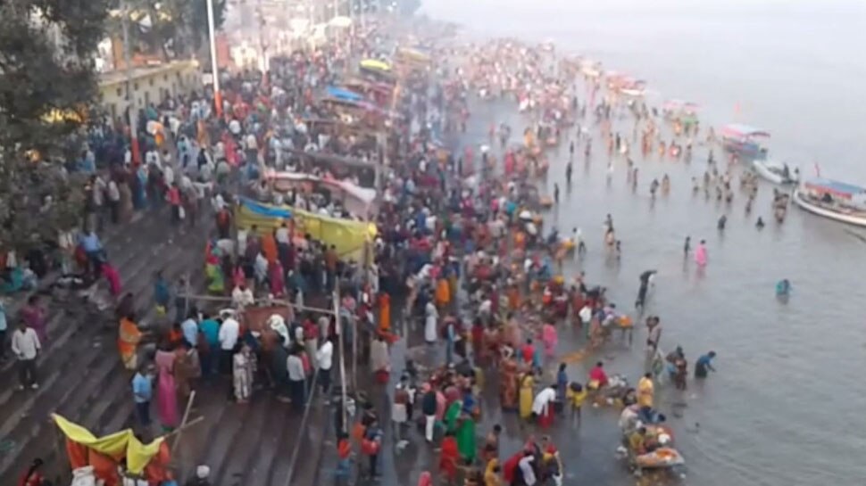 कार्तिक पूर्णिमा 2019: देशभर के घाटों पर उमड़ी श्रद्धालुओं की भीड़, अयोध्या में सुरक्षा के खास इंतजाम
