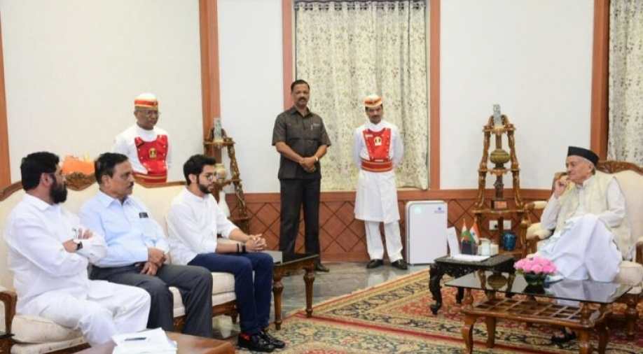 महाराष्ट्र: अब तक गवर्नर ने BJP, शिवसेना, NCP को बुलाया, विशेषज्ञों की क्या है राय?