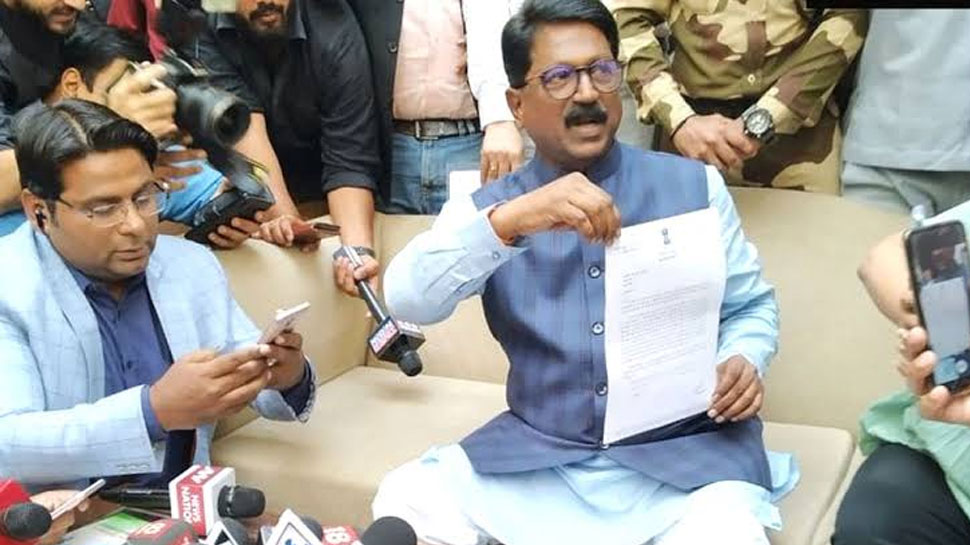 राष्ट्रपति ने स्वीकारा अरविंद सावंत का इस्तीफा, अब बीजेपी के यह नेता संभालेंगे मंत्रालय राष्ट्रपति ने स्वीकारा अरविंद सावंत का इस्तीफा, अब बीजेपी के यह नेता संभालेंगे मंत्रालय