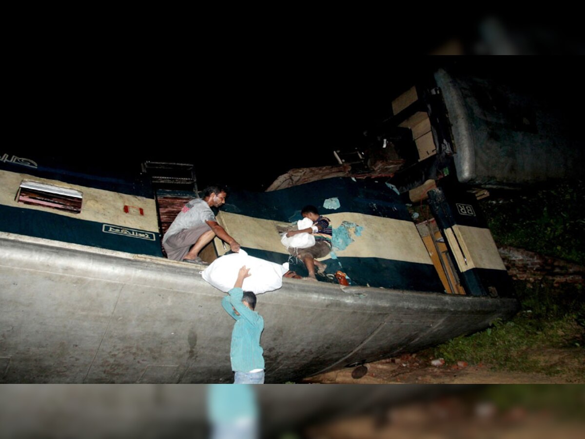 बांग्लादेश में 2 यात्री ट्रेनों के बीच भीषण टक्कर, 15 लोगों की मौत