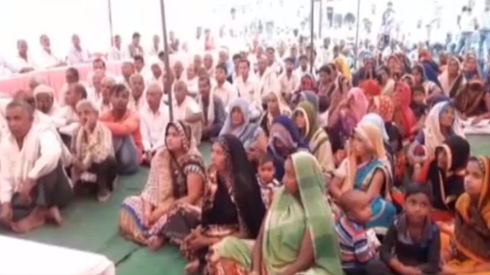 धौलपुर: बैंकों में खाते खुलवाने के लिए भटक रहीं स्वयं सहायता समूह की महिलाएं, कैसे हो काम?