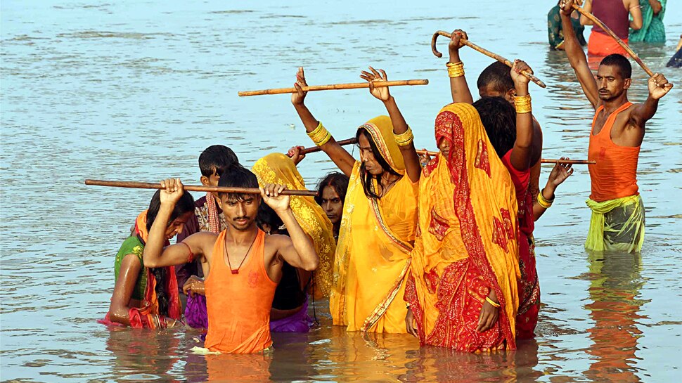 कार्तिक स्नान: आपदा से निपटने के लिए मुस्तैद रही NDRF की टीम, 2 की बचाई जान