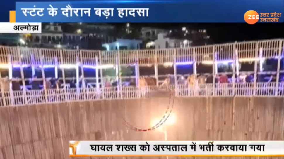 VIDEO: मौत के कुएं में चला रहा था बाइक, अचानक बिगड़ा बैलेंस और फिर...