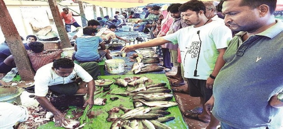 ଆଜି ଛାଡ଼ଖାଇ; ଆମିଷ ବଜାରରେ ଲୋକଙ୍କ ପ୍ରବଳ ଭିଡ