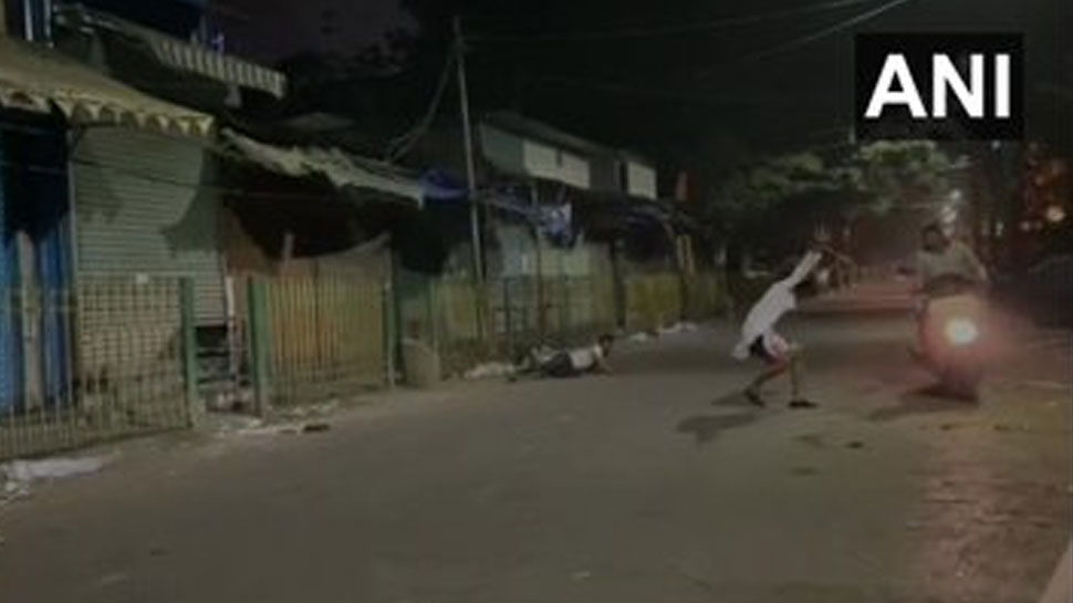 बंगलुरु: भूत बनकर रातभर लोगों को डराते थे युवक, पहुंचे सलाखों के पीछे बंगलुरु: भूत बनकर रातभर लोगों को डराते थे युवक, पहुंचे सलाखों के पीछे
