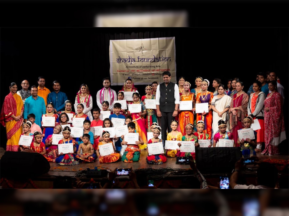 परंपरा 2019 में बच्चों ने दी भरतनाट्यम, कथक, तबला एवं इंडियन कंटेंपरेरी नृत्य की मनमोहक प्रस्तुति