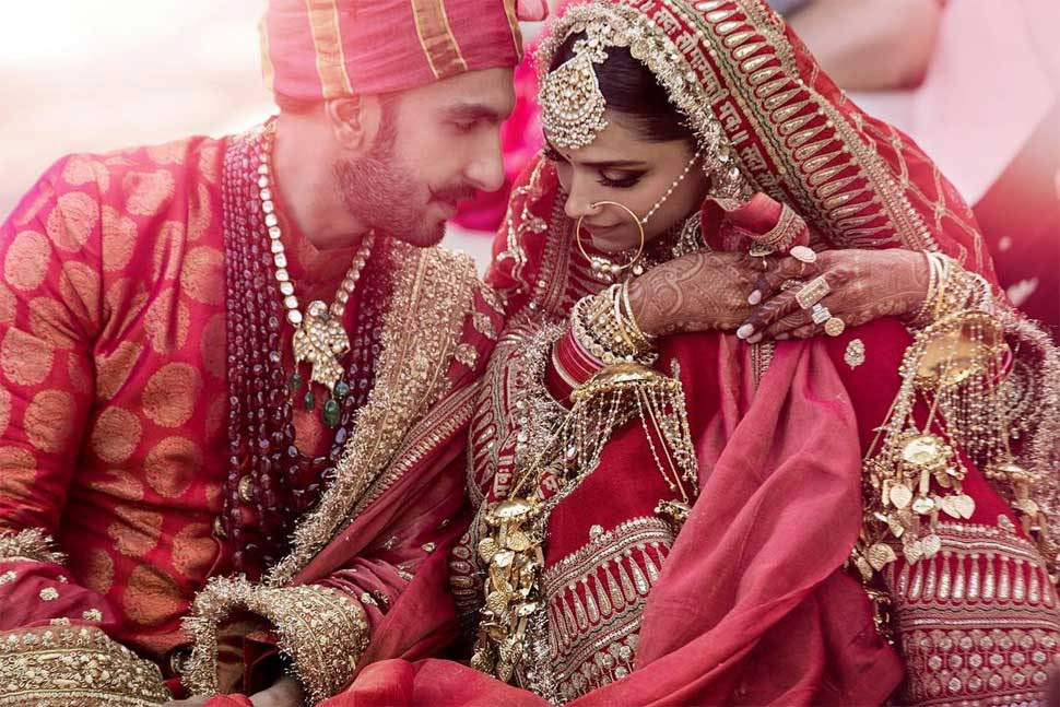 सोशल मीडिया पर इन्विटेशन कार्ड First wedding anniversary of Deepika Padukone and Ranveer Singh's