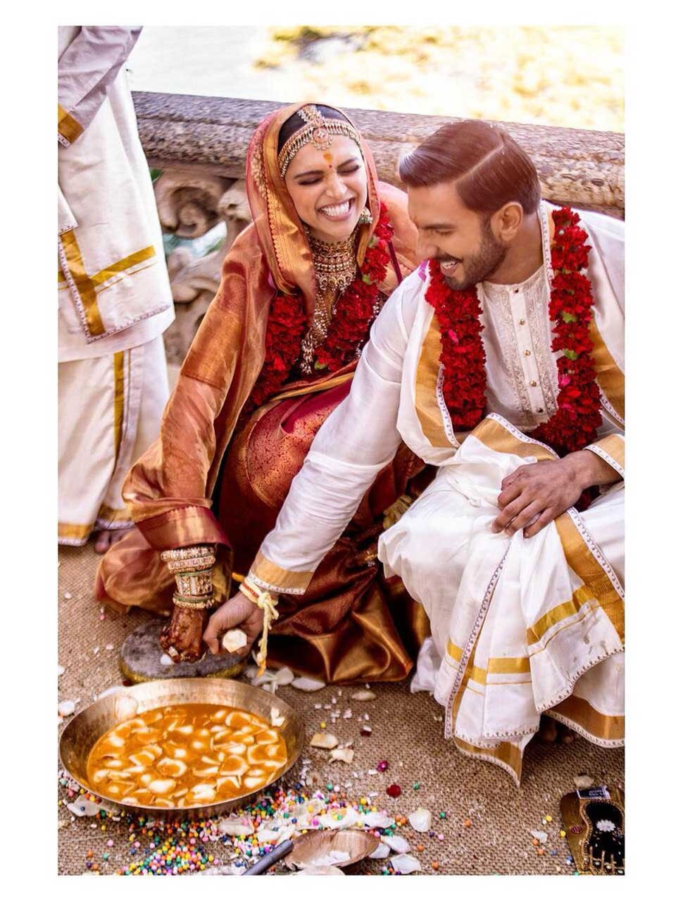 दोस्तों और करीबियों को जमकर पार्टीयां दीं First wedding anniversary of Deepika Padukone and Ranveer Singh's