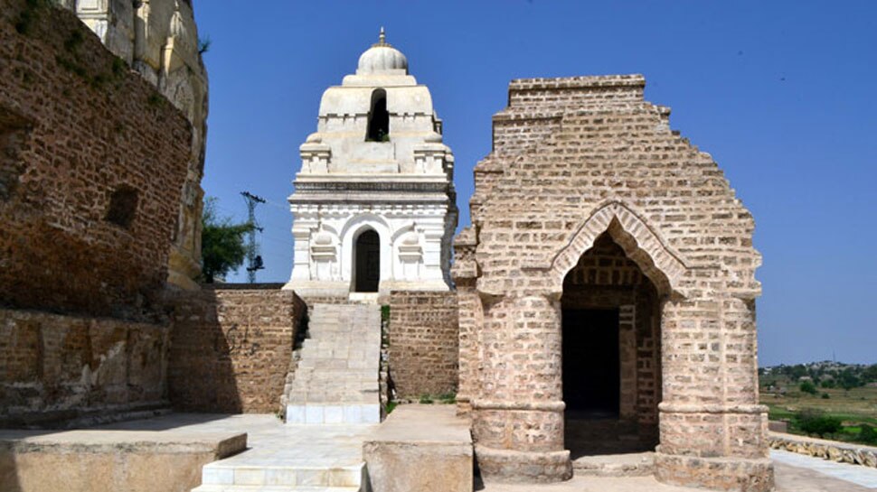 पाकिस्तान में बंद हिंदू मंदिरों को फिर से खोलने का फैसला