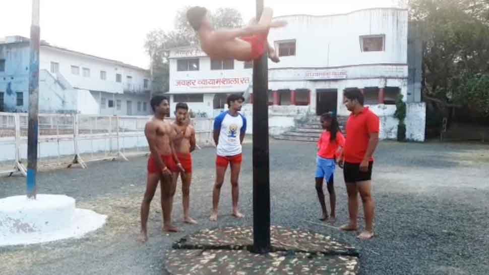 आधुनिक हो गई है व्यायामशाला Gymnasium has become modern