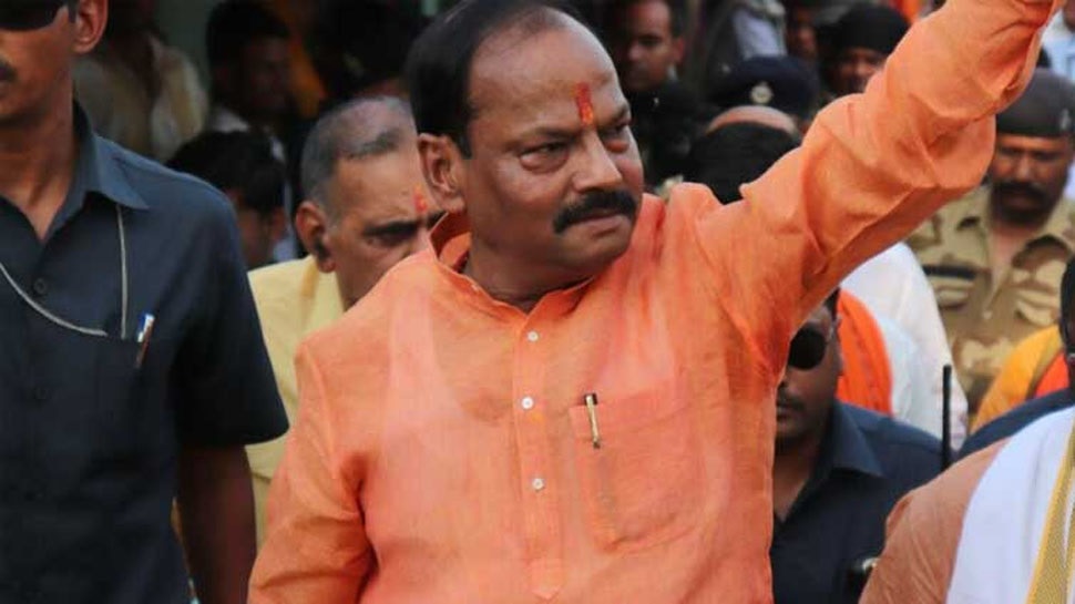 रांची: CM रघुवर ने प्रचार रथ को दिखाई हरी झंडी, कहा- जनता के बीच पहुंचाए सरकार की योजना