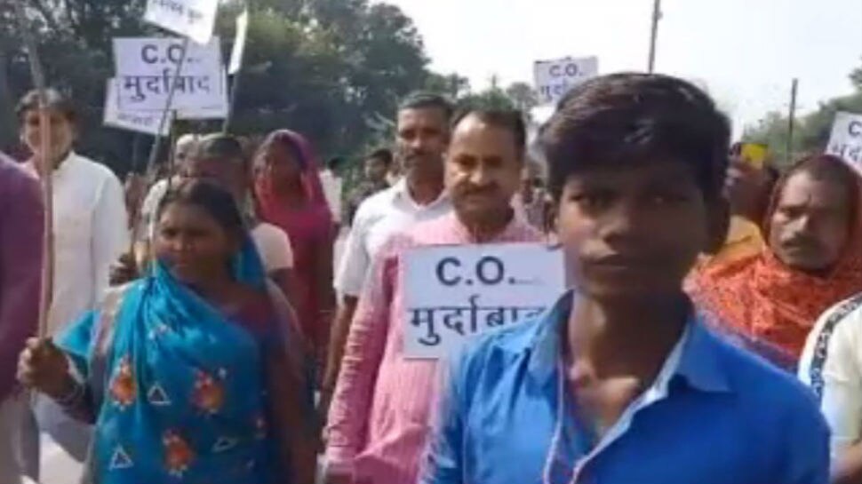 बिहार: नालंदा में सड़क पर उतरे जेडीयू कार्यकर्ता, सीओ के खिलाफ जमकर की नारेबाजी