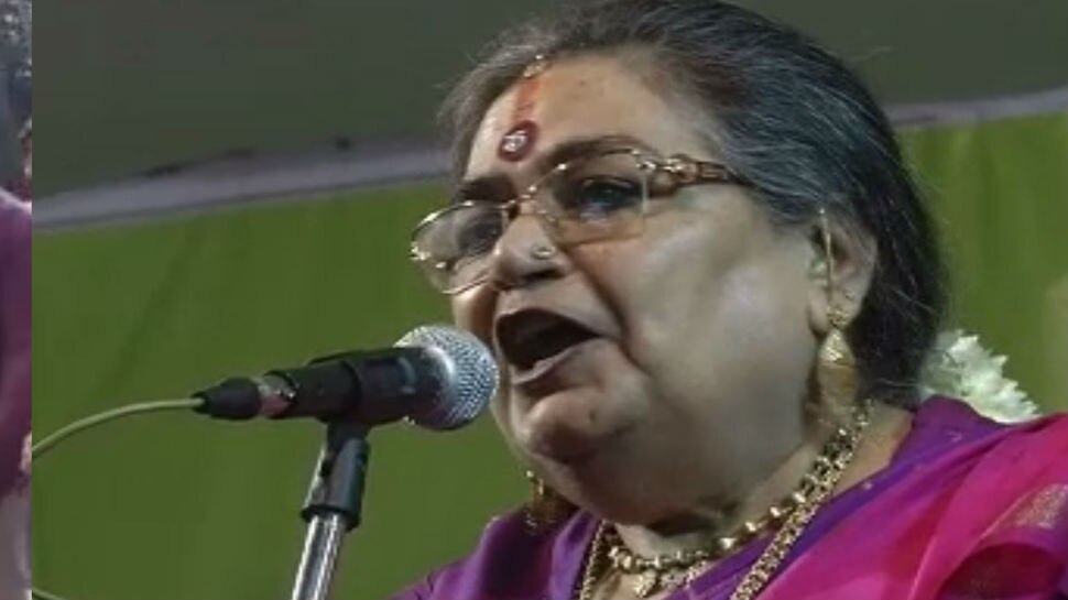 पटना: अपनी किताब का विमोचन करने पहुंचीं उषा उत्थुप, माइक थामा तो झूम उठे लोग