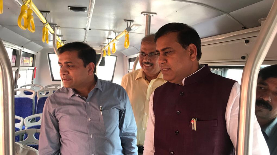 पटना एयरपोर्ट से परिवहन विभाग ने शुरू की बस सर्विस, यात्रियों को मिलेगी राहत पटना एयरपोर्ट से परिवहन विभाग ने शुरू की बस सर्विस, यात्रियों को मिलेगी राहत