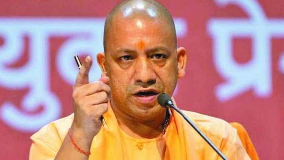 CM योगी की चेतावनी, 'जो DM काम न करें, उन्हें हटाएं और 50 से ऊपर वालों को दें VRS'