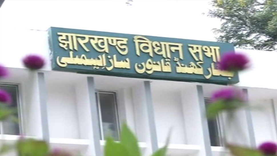 झारखंड में पाला बदले वाले नेताओं की लंबी है फेहरिस्त, चुनाव में खेल बिगाड़ सकते हैं बागी झारखंड में पाला बदले वाले नेताओं की लंबी है फेहरिस्त, चुनाव में खेल बिगाड़ सकते हैं बागी