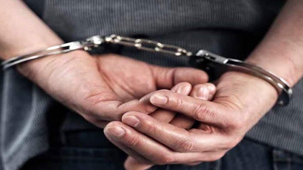 नोएडा: विनायक अस्पताल में इलाज के लिए आई महिला से रेप, पुरुष नर्स गिरफ्तार