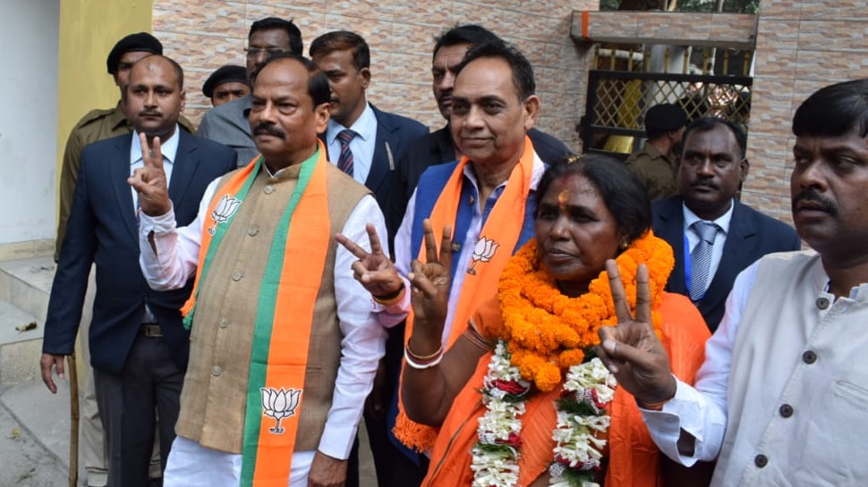 झारखंड विधानसभा चुनाव: पोटका से मेनका सरदार ने किया नॉमिनेशन, CM रघुवर भी रहे मौजूद