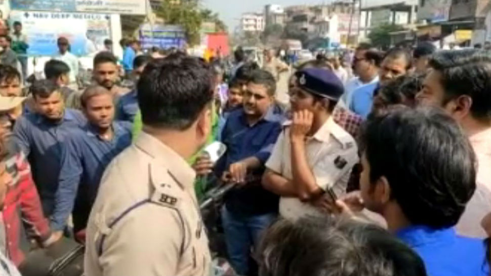 पटना: AIIMS के पास रंगदारी मांगने से नाराज दवा दुकानदारों ने किया हंगामा