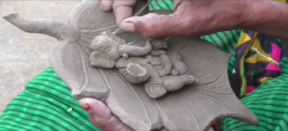 ଟେରାକୋଟା ଦେଇଛି ମହିଳାଙ୍କୁ ସମ୍ମାନ, ଚର୍ଚ୍ଚାରେ ହଳଧରପୁର ଗାଁ