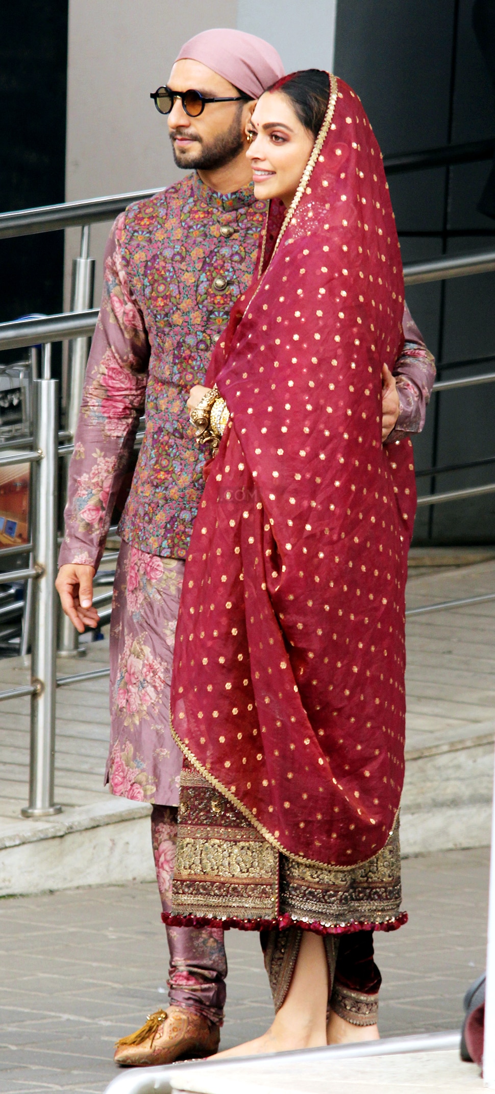 कोमो लेक पर शादी Ranveer Singh and Deepika Padukone spotted at airport