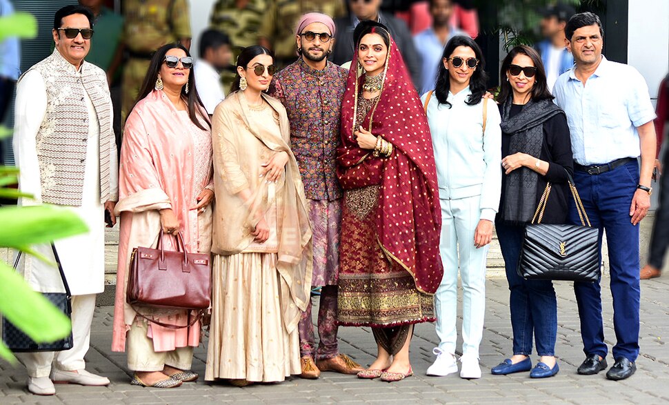 फिल्म '83' Ranveer Singh and Deepika Padukone spotted at airport