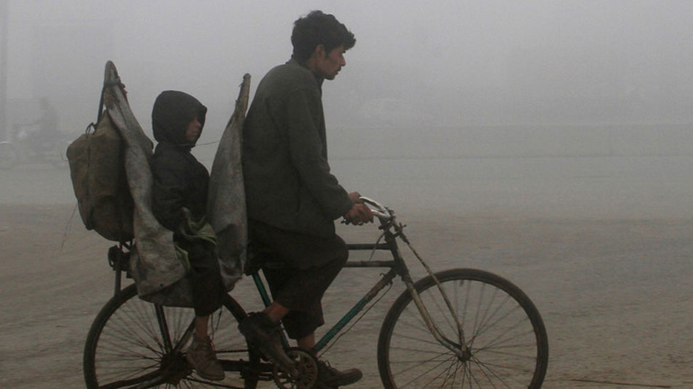 पाकिस्तान में बढ़ते प्रदूषण के चलते स्कूल बंद