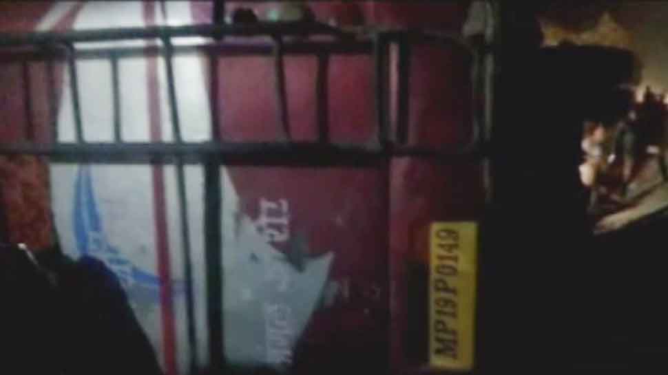 मध्य प्रदेशः मैहर के पास पलटी कार्यक्रम से लौट रही बस, 3 की मौत, 2 दर्जन से अधिक घायल