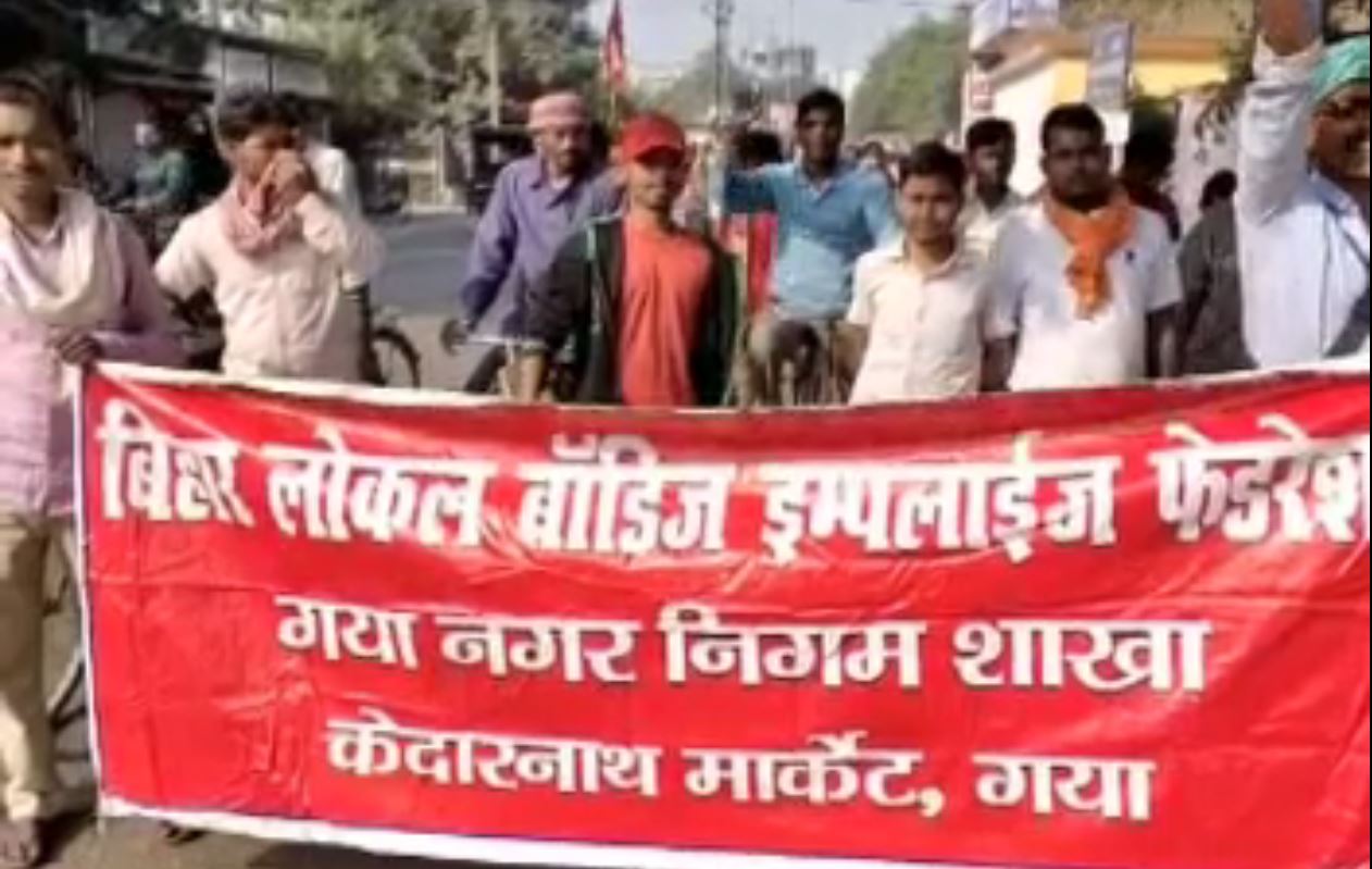 गया: पार्षद के बेटे की दबंगई आई सामने, निगम कर्मचारी को बेरहमी से पीटा