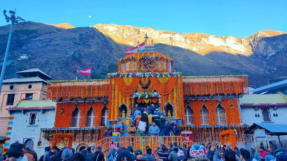 आज बंद हो जाएंगे बद्रीनाथ धाम के कपाट, दर्शन के लिए उमड़ी श्रद्धालुओं की भीड़