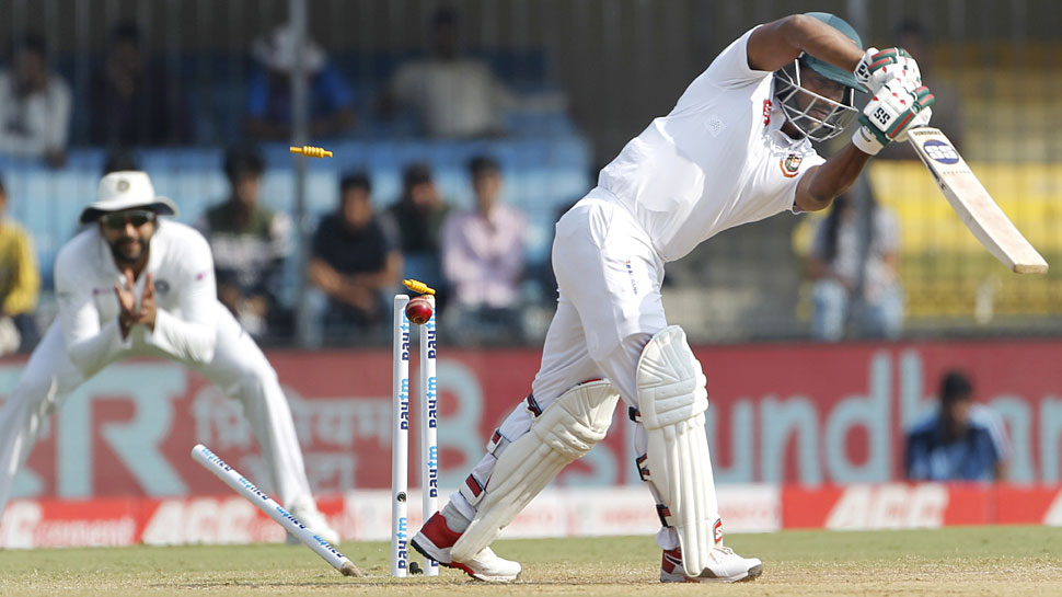 तीसरे दिन फिर छाए भारतीय गेंदबाज Indian bowlers on fire again