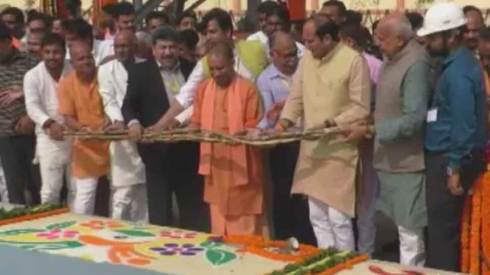 पूर्वांचल को चीनी का कटोरा बनाने में जुटे सीएम योगी, पिपराइच मिल का किया शुभारंभ