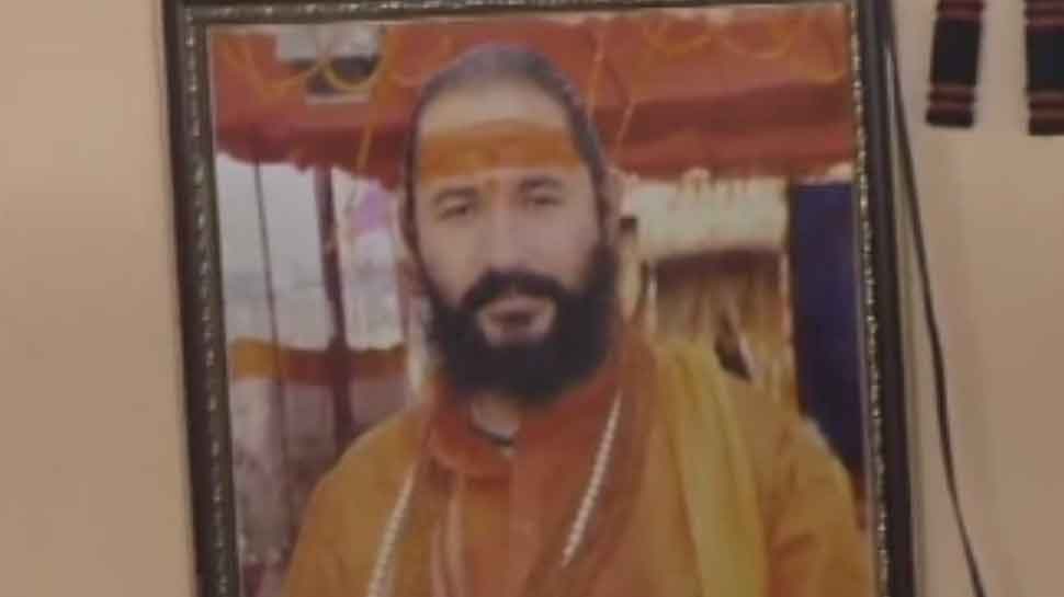 प्रयागराज: निरंजनी अखाड़े के महंत आशीष गिरी ने की आत्महत्या, सामने आई ये वजह