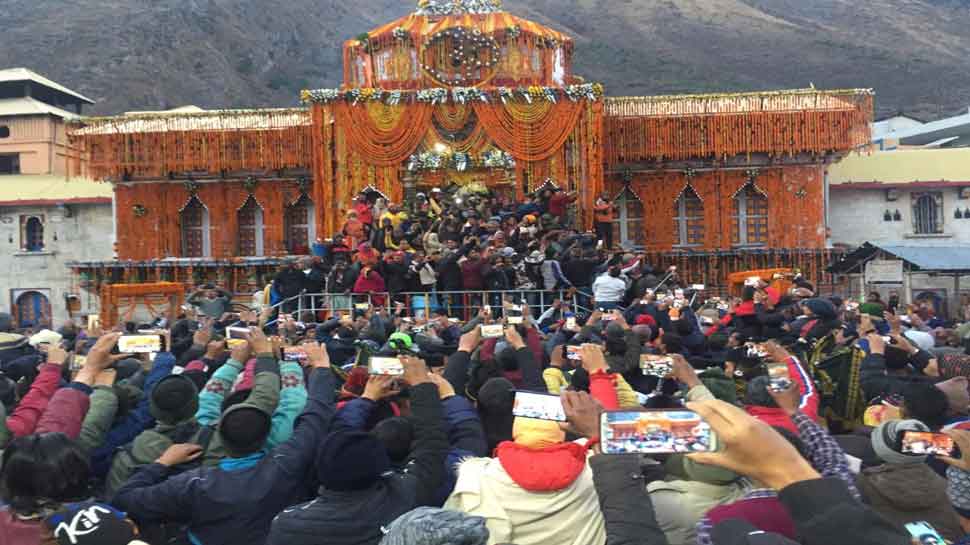 शीतकाल के लिए बंद हुए बद्रीनाथ धाम के कपाट, दर्शन के लिए उमड़ी श्रद्धालुओं की भीड़