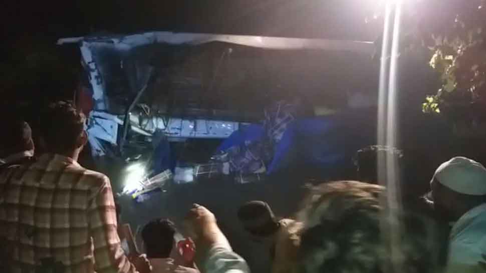 UP: बिहार से राजस्थान जा रही यात्री बस पलटी, 5 की मौत, 15 से अधिक घायल