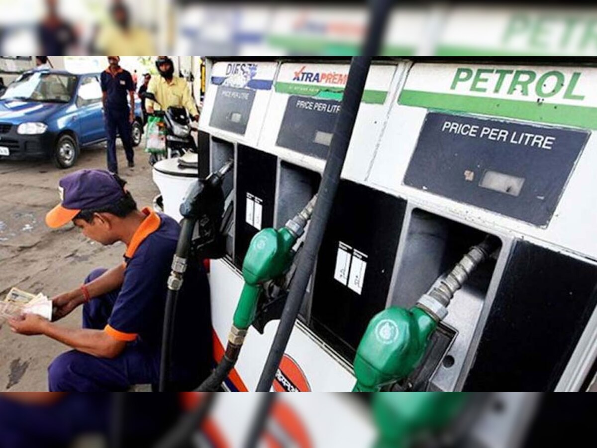 इससे पहले पांच अक्टूबर 2019 को दिल्ली में पेट्रोल 74.04 रुपये प्रति लीटर था. (फाइल)