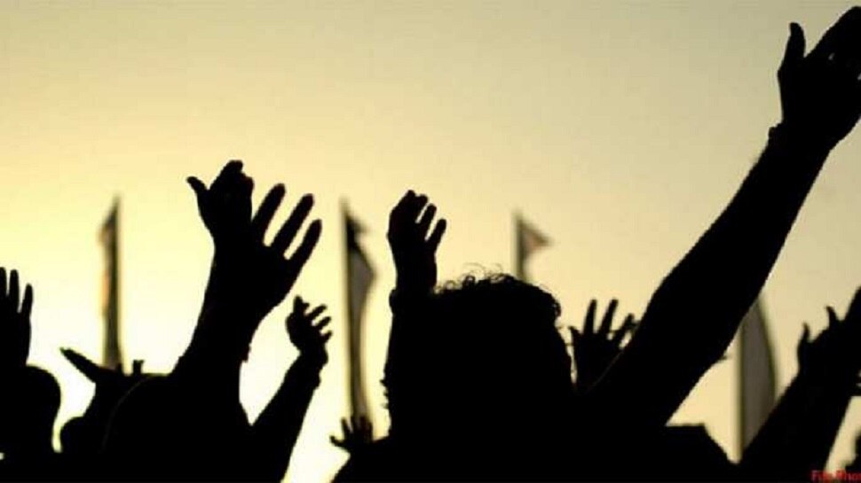 लखीसराय: किसानों ने किया विरोध प्रदर्शन, कृषि अधिकारी पर लगाए गंभीर आरोप