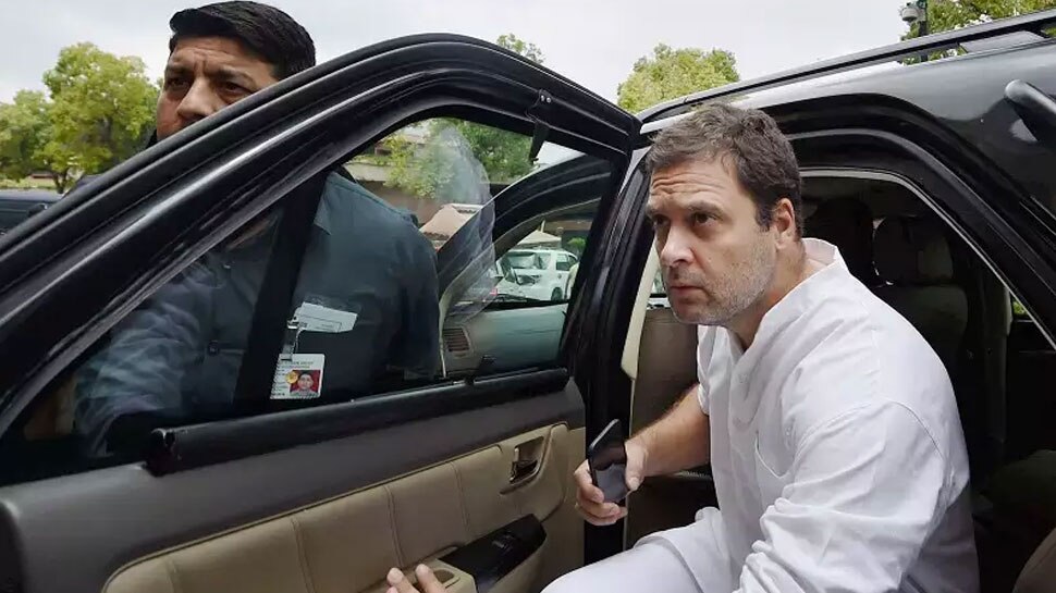 गांधी परिवार की सुरक्षा के लिए CRPF को चाहिए एसपीजी वाली बुलेट प्रूफ कार, गृह मंत्रालय से की गुजारिश