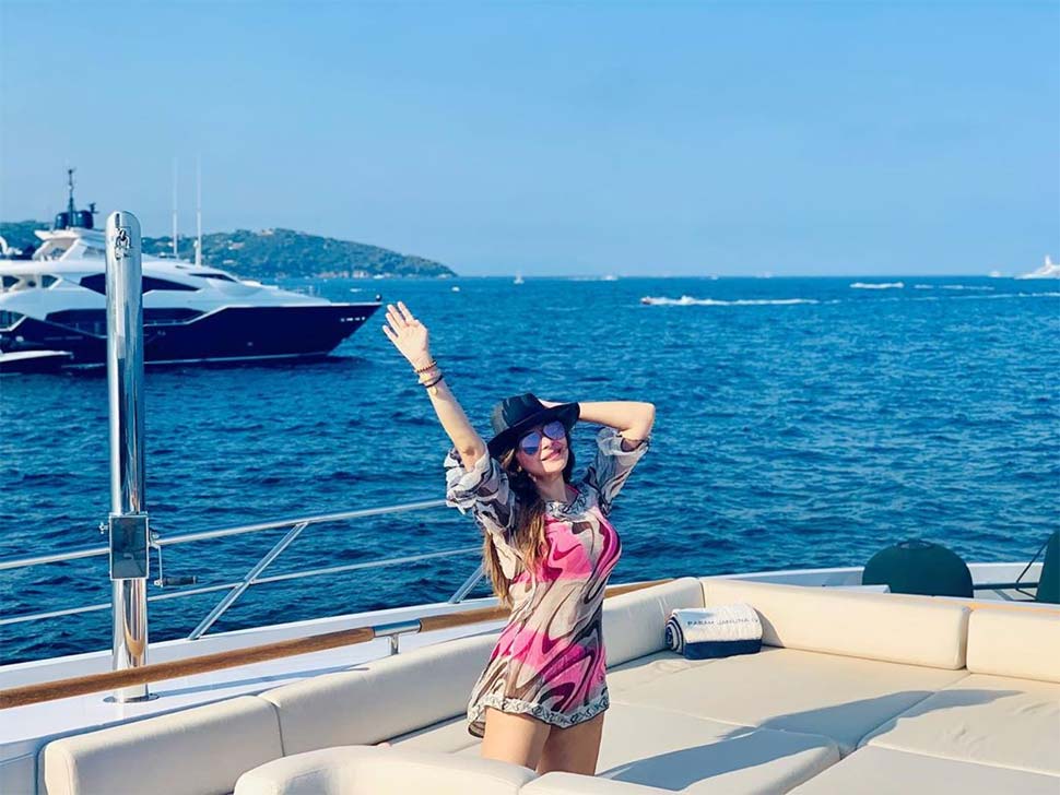 वायरल होती रहती हैं तस्वीरें Kanika Kapoor