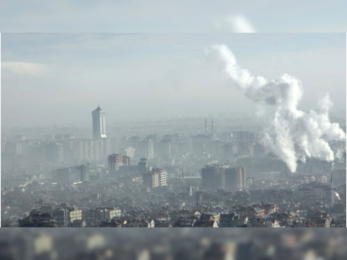 देश में खतरनाक वायु प्रदूषण की श्रेणी वाले शहरों में पटना लगातार बना हुआ है. (फाइल फोटो)
