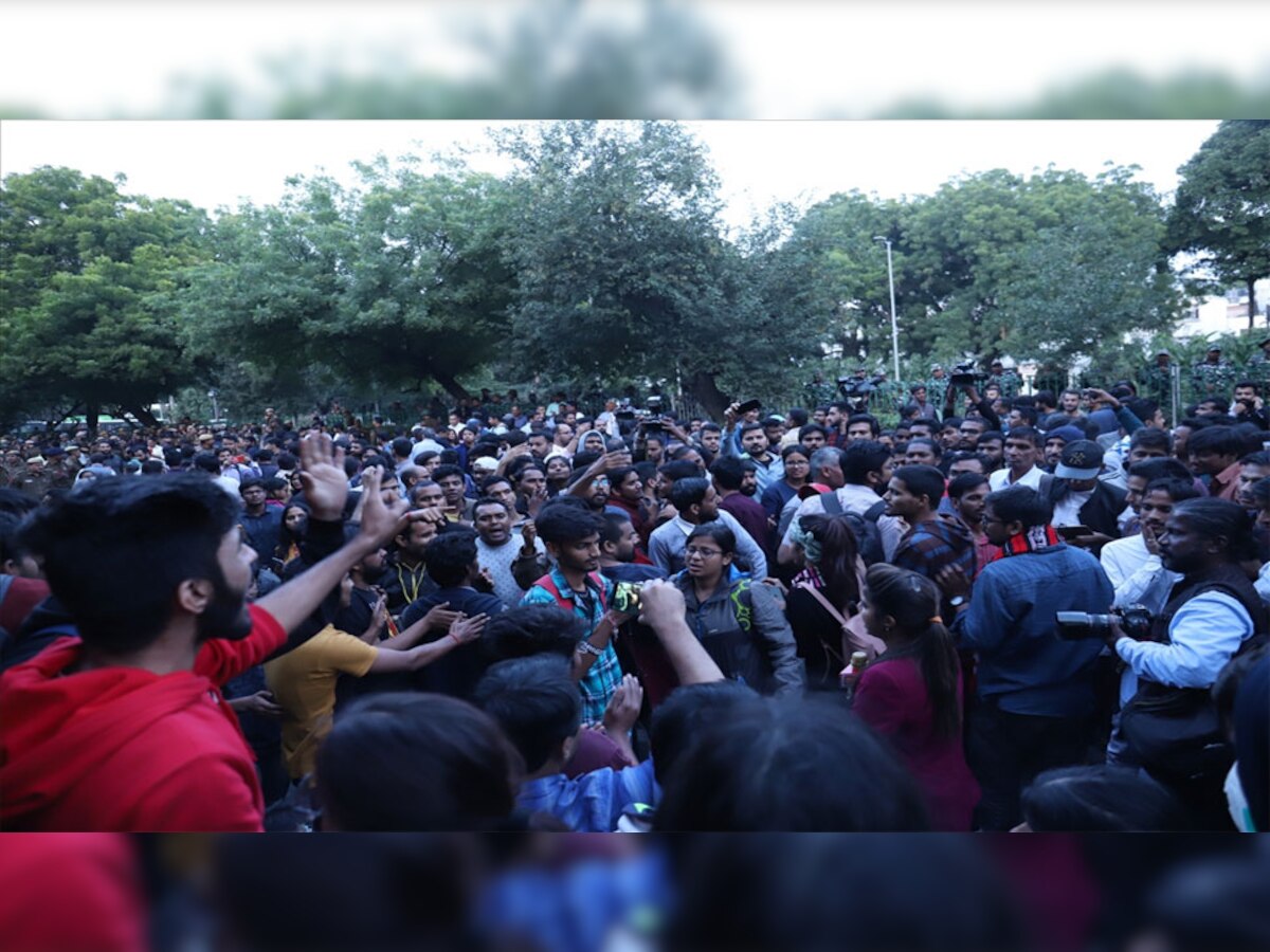 JNU छात्रों का मार्च: धारा 144 के उल्‍लंघन के आरोप में दिल्‍ली पुलिस ने दर्ज की FIR 