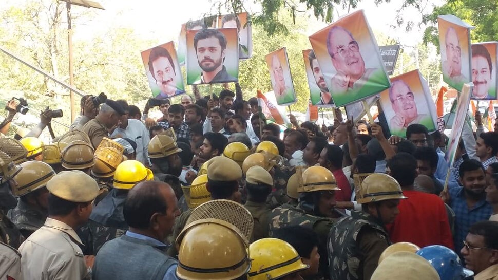 हरियाणा: बीजेपी-जेजेपी के खिलाफ सड़कों पर उतरी कांग्रेस, जमकर की नारेबाजी