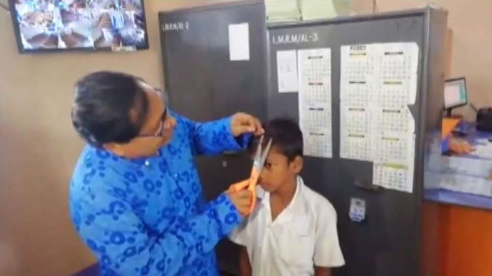 जब स्कूल के प्रिंसिपल बन गए 'नाई', लाइन से काट डाले बच्चों के बाल, ये है पूरा मामला